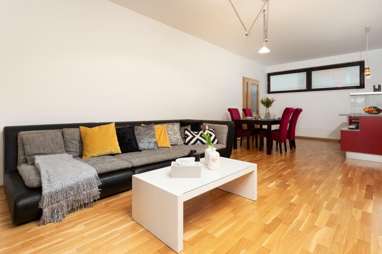 Prague Days - Family 2Bdr Apt - Garage Parking - Balcony Bagian luar foto